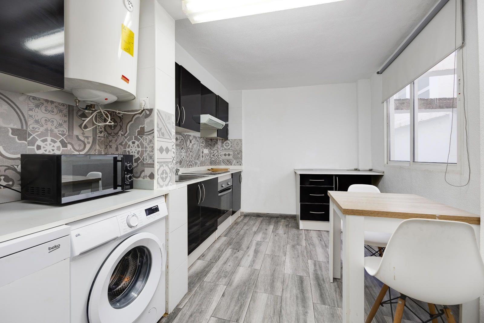 For sale - 2 Bedroom 2 Bathroom Apartment in Torrevieja - Centro  - Alicante