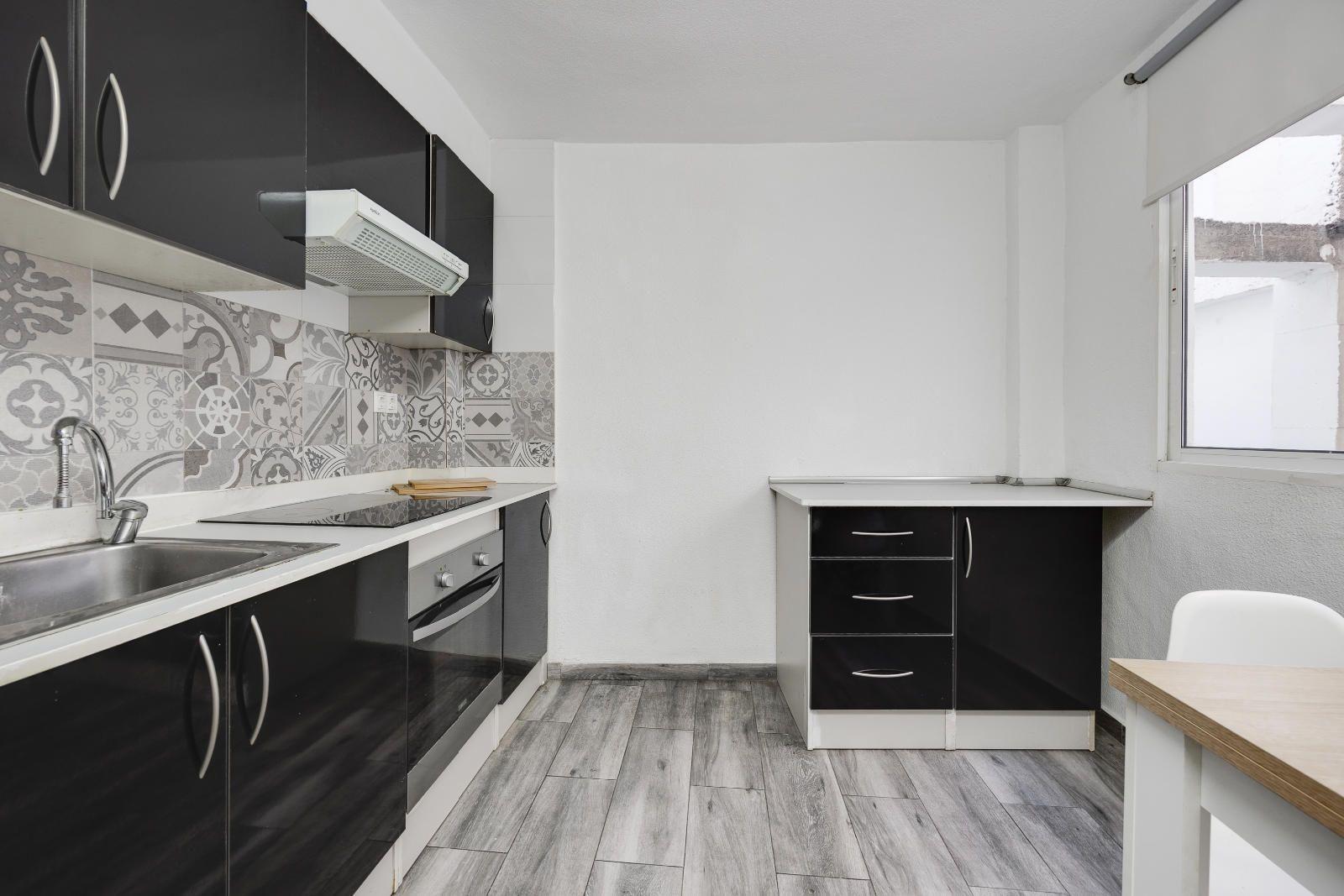 For sale - 2 Bedroom 2 Bathroom Apartment in Torrevieja - Centro  - Alicante