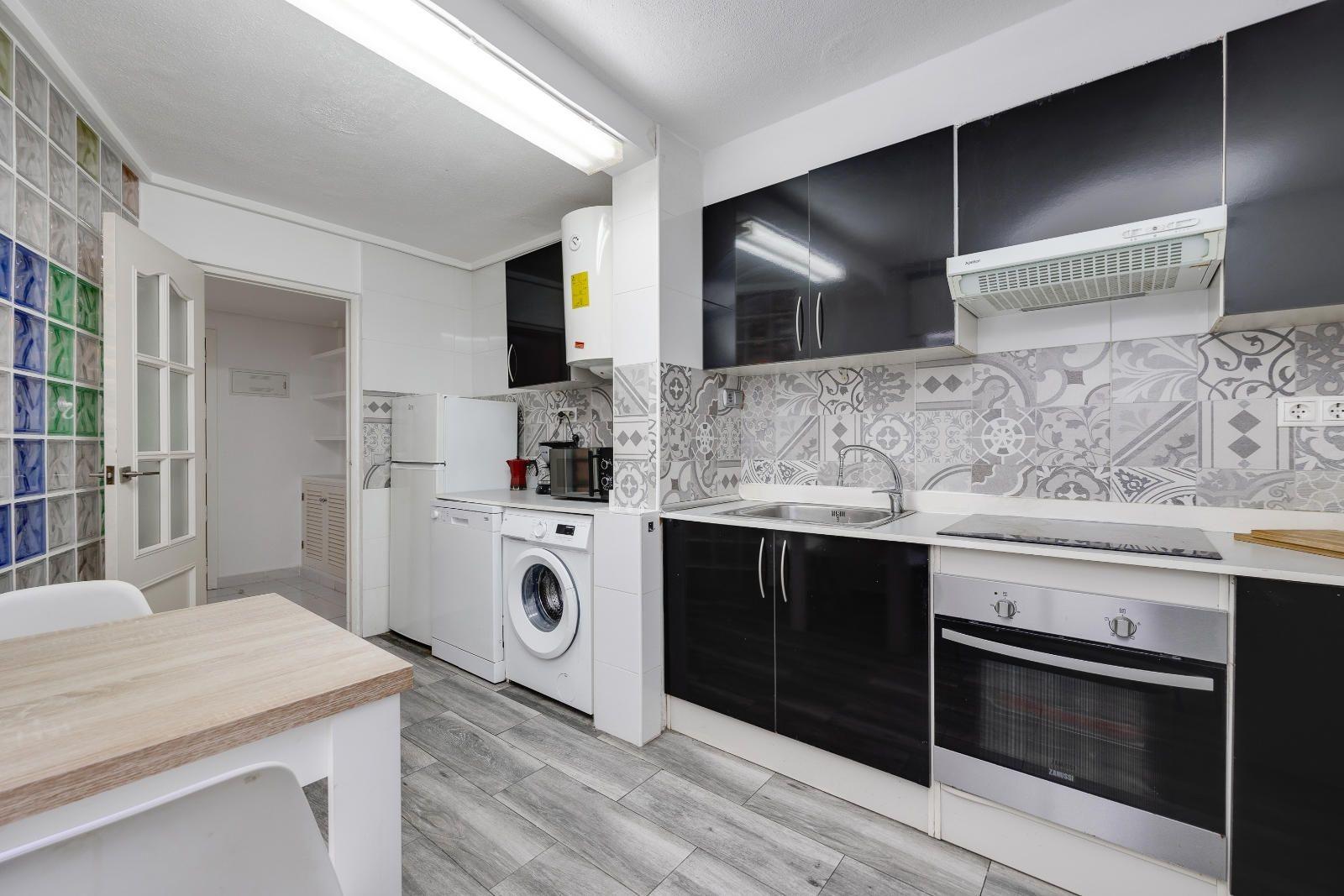 For sale - 2 Bedroom 2 Bathroom Apartment in Torrevieja - Centro  - Alicante