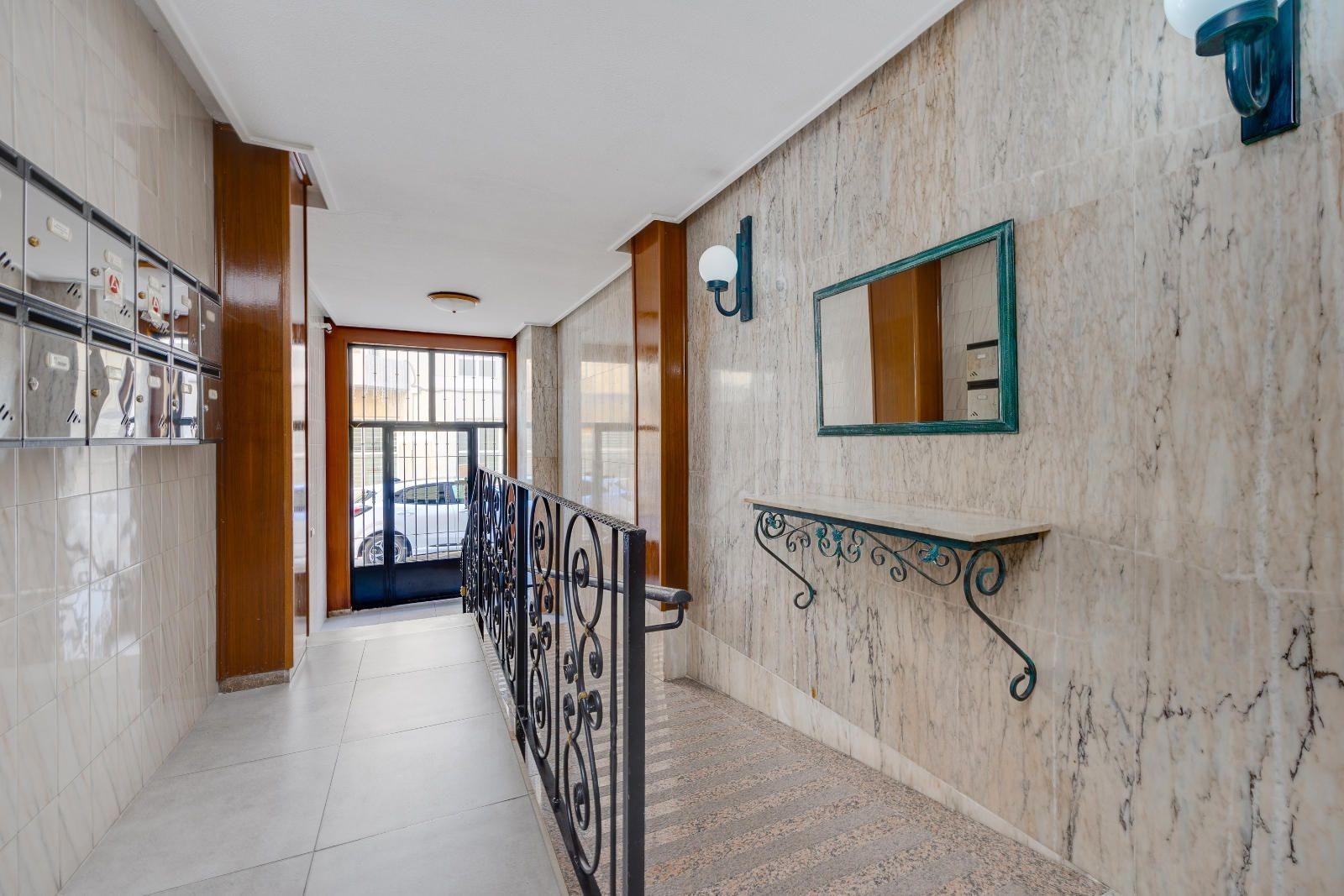 For sale - 2 Bedroom 2 Bathroom Apartment in Torrevieja - Centro  - Alicante