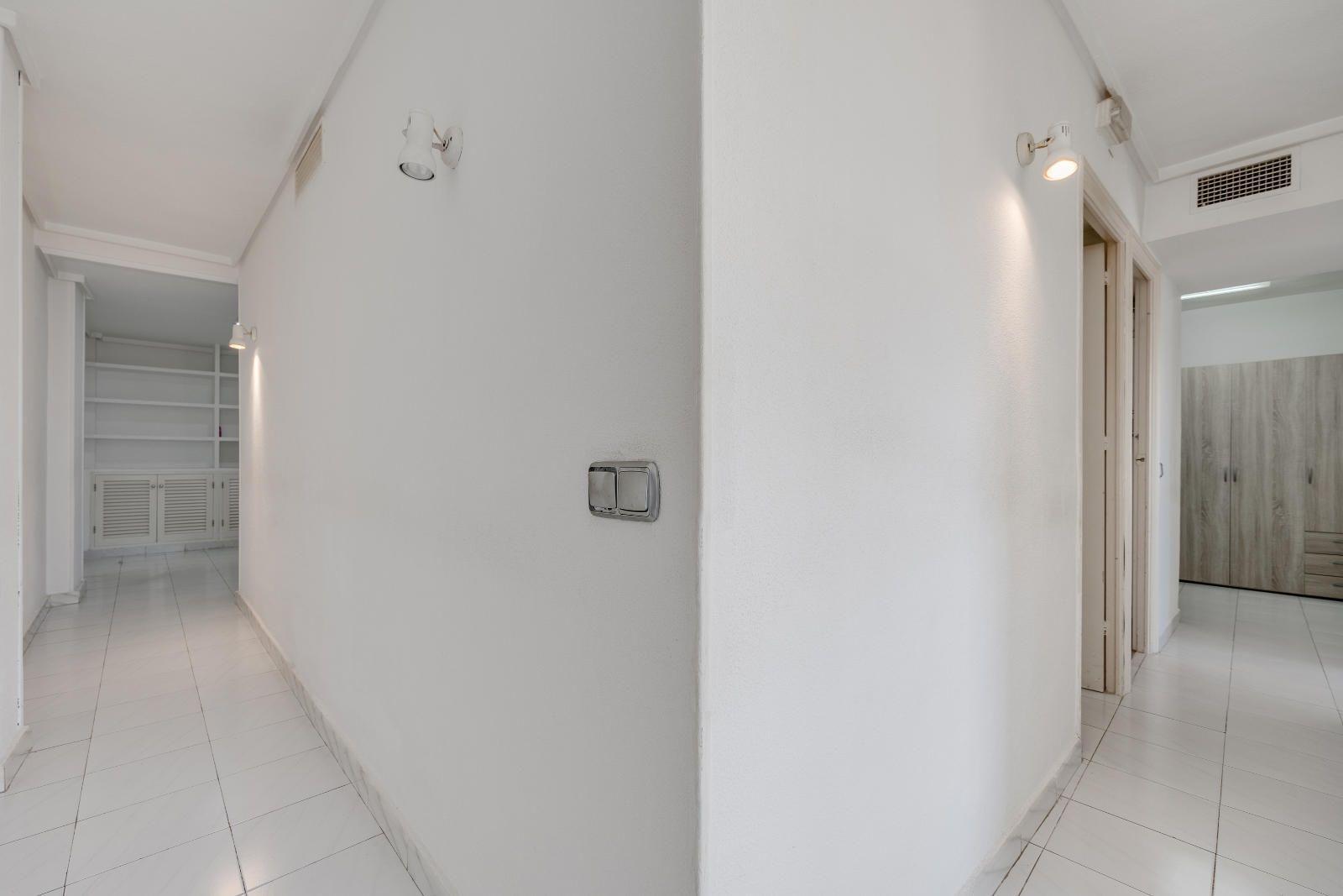 For sale - 2 Bedroom 2 Bathroom Apartment in Torrevieja - Centro  - Alicante