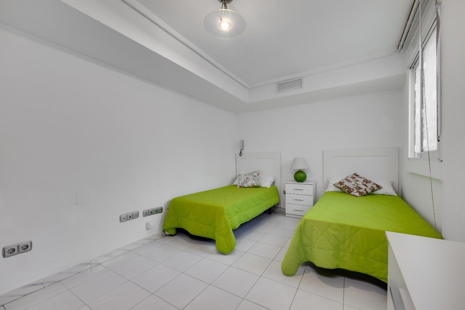 For sale - 2 Bedroom 2 Bathroom Apartment in Torrevieja - Centro  - Alicante