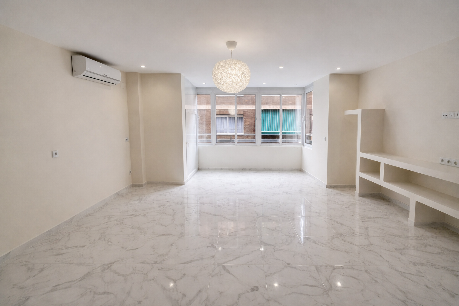 For sale - 3 Bedroom 3 Bathroom Apartment in Torrevieja - Costa Blanca  - Alicante