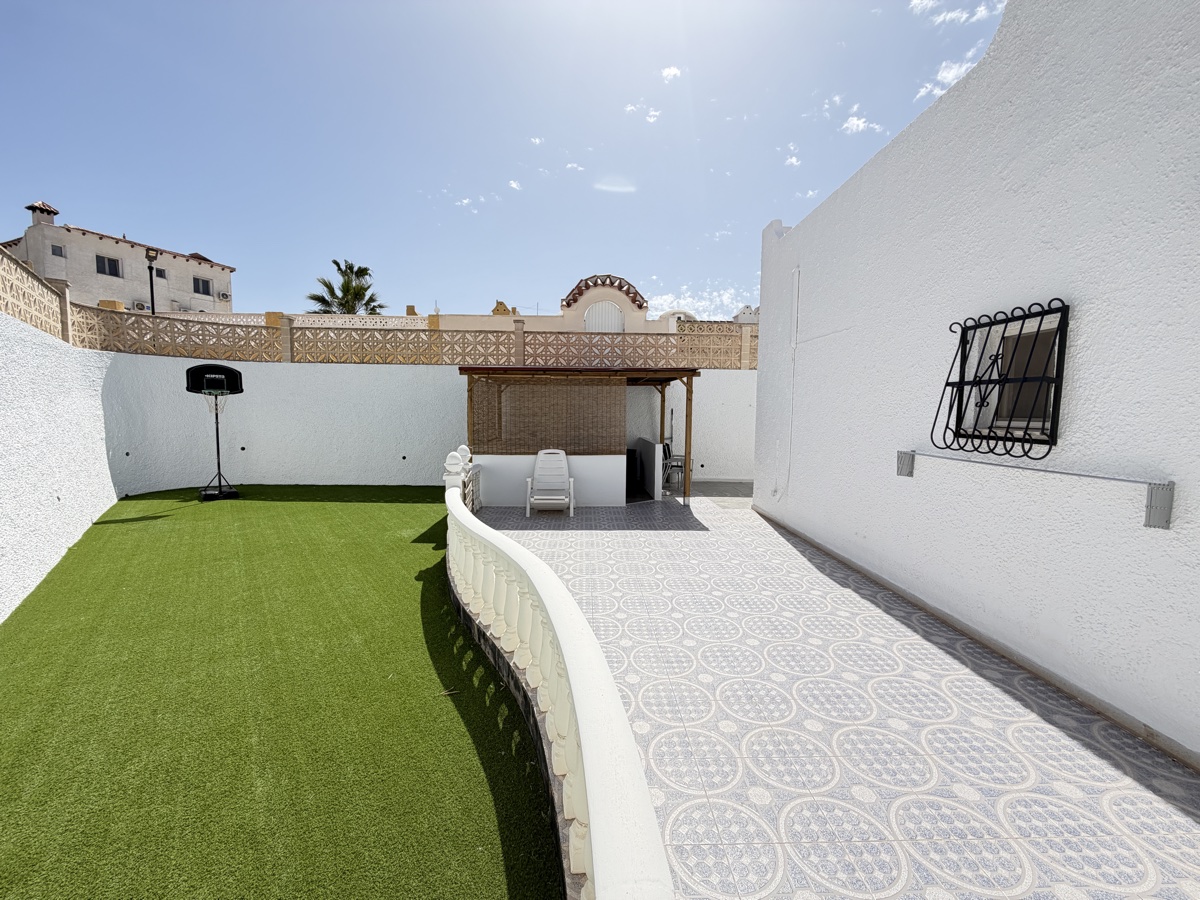 For sale - 2 Bedroom 1 Bathroom Bungalow in Villamartin - , Villamartin, Alicante, Spain - Alicante