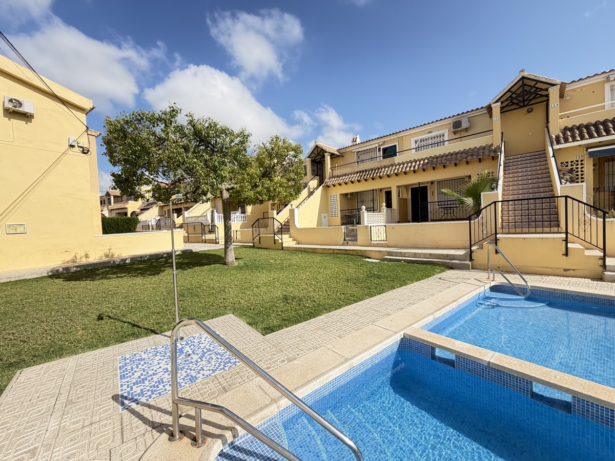 For sale - 2 Bedroom 1 Bathroom Apartment in Villamartin - , Villamartin, Alicante, Spain - Alicante