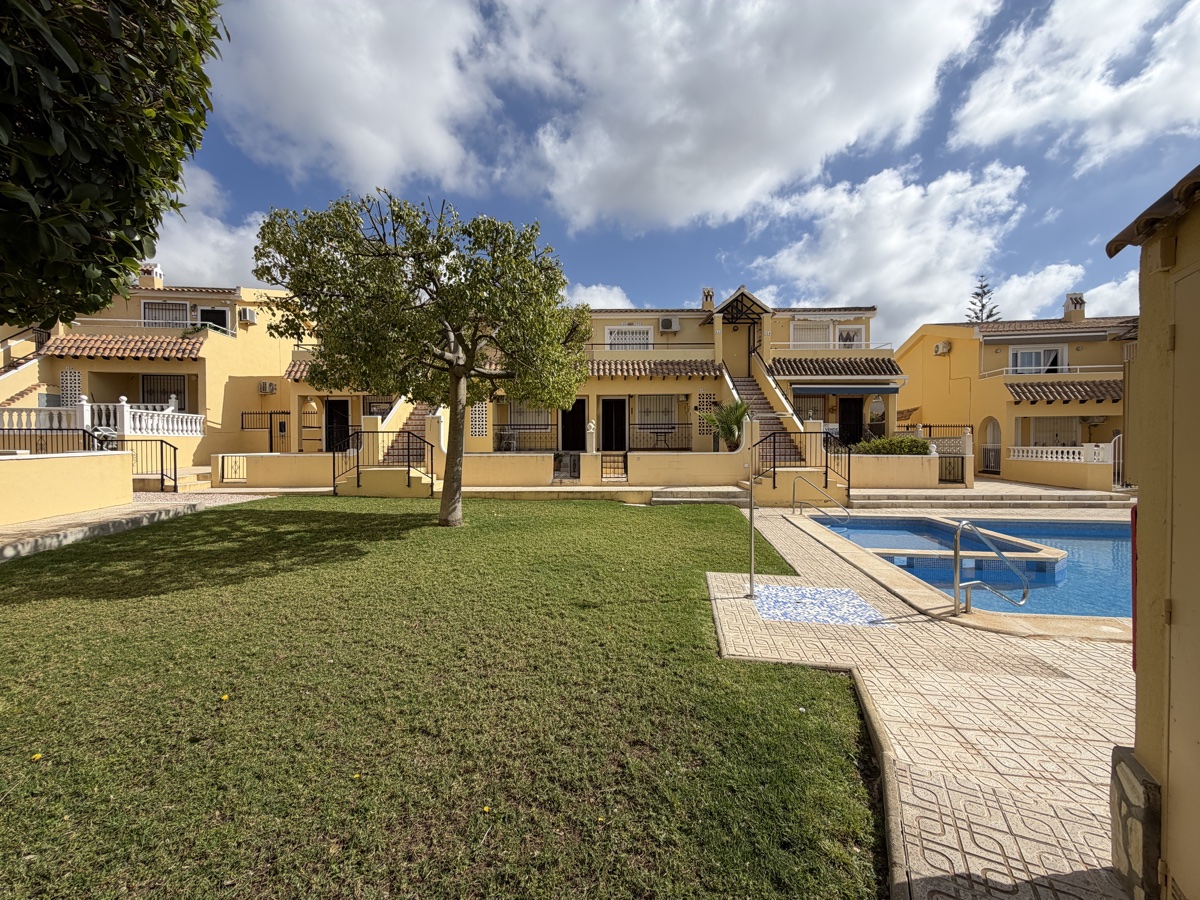 For sale - 2 Bedroom 1 Bathroom Apartment in Villamartin - , Villamartin, Alicante, Spain - Alicante