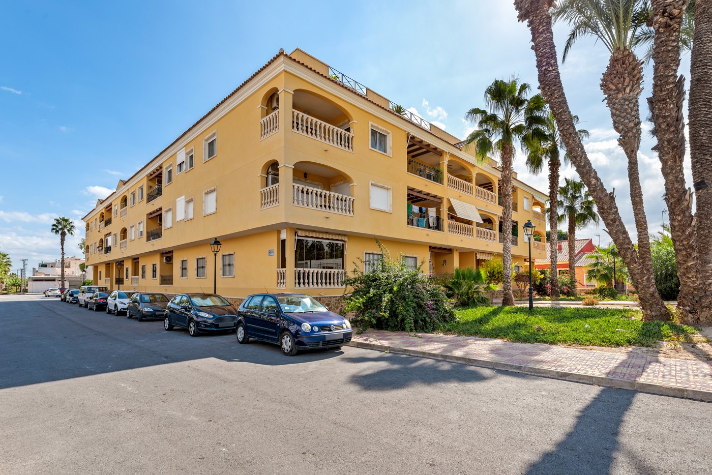 For sale - 4 Bedroom 3 Bathroom Apartment in Jacarilla - Jacarilla  - Alicante