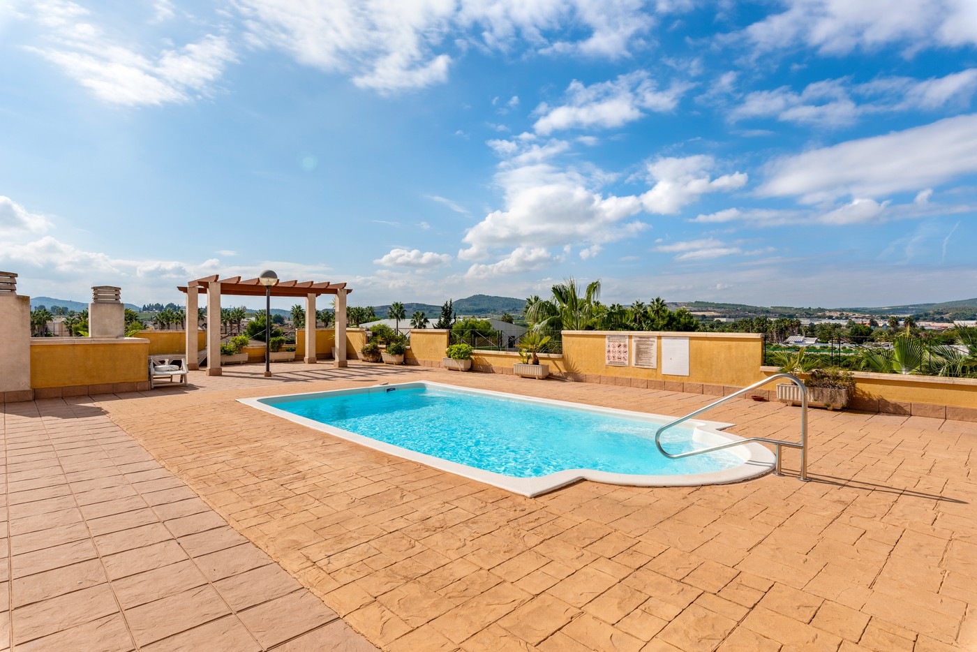 For sale - 4 Bedroom 3 Bathroom Apartment in Jacarilla - Jacarilla  - Alicante