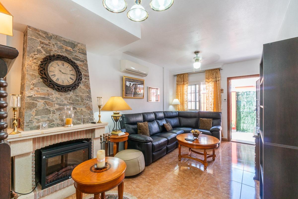 For sale - 3 Bedroom 2 Bathroom Terraced house in Villamartin - PAU26  - Alicante