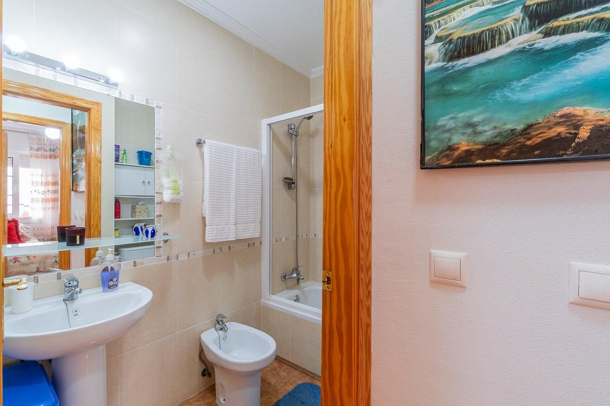 For sale - 3 Bedroom 2 Bathroom Villa in Villamartin - Villamartin  - Alicante