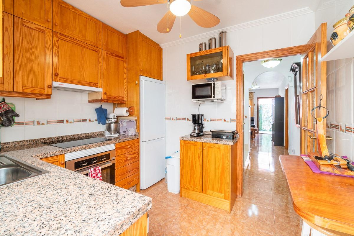 For sale - 3 Bedroom 2 Bathroom Villa in Villamartin - Villamartin  - Alicante