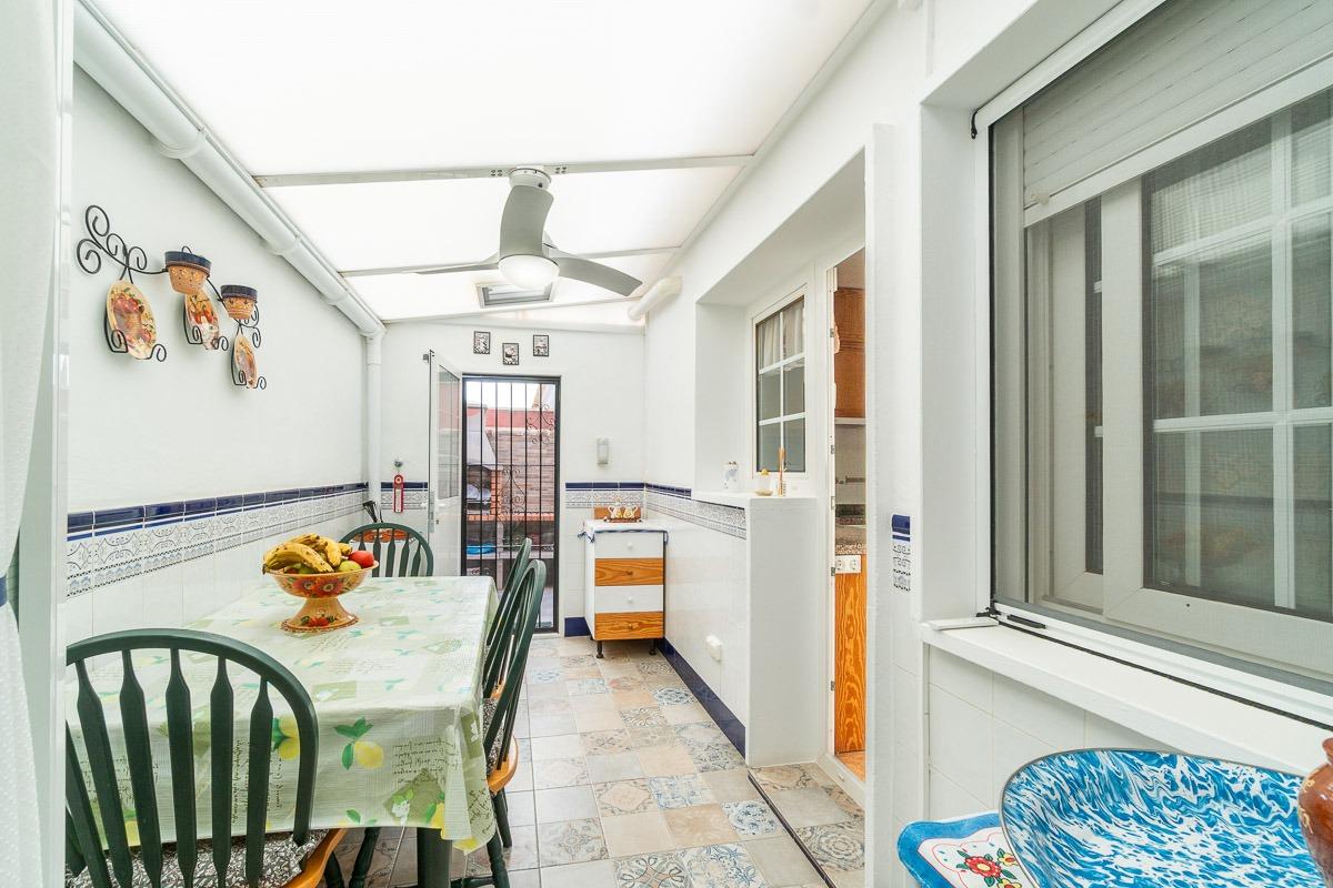For sale - 3 Bedroom 2 Bathroom Villa in Villamartin - Villamartin  - Alicante