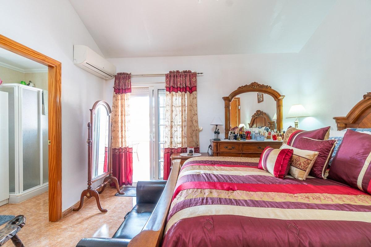 For sale - 3 Bedroom 2 Bathroom Villa in Villamartin - Villamartin  - Alicante