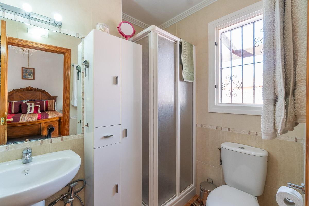 For sale - 3 Bedroom 2 Bathroom Villa in Villamartin - Villamartin  - Alicante