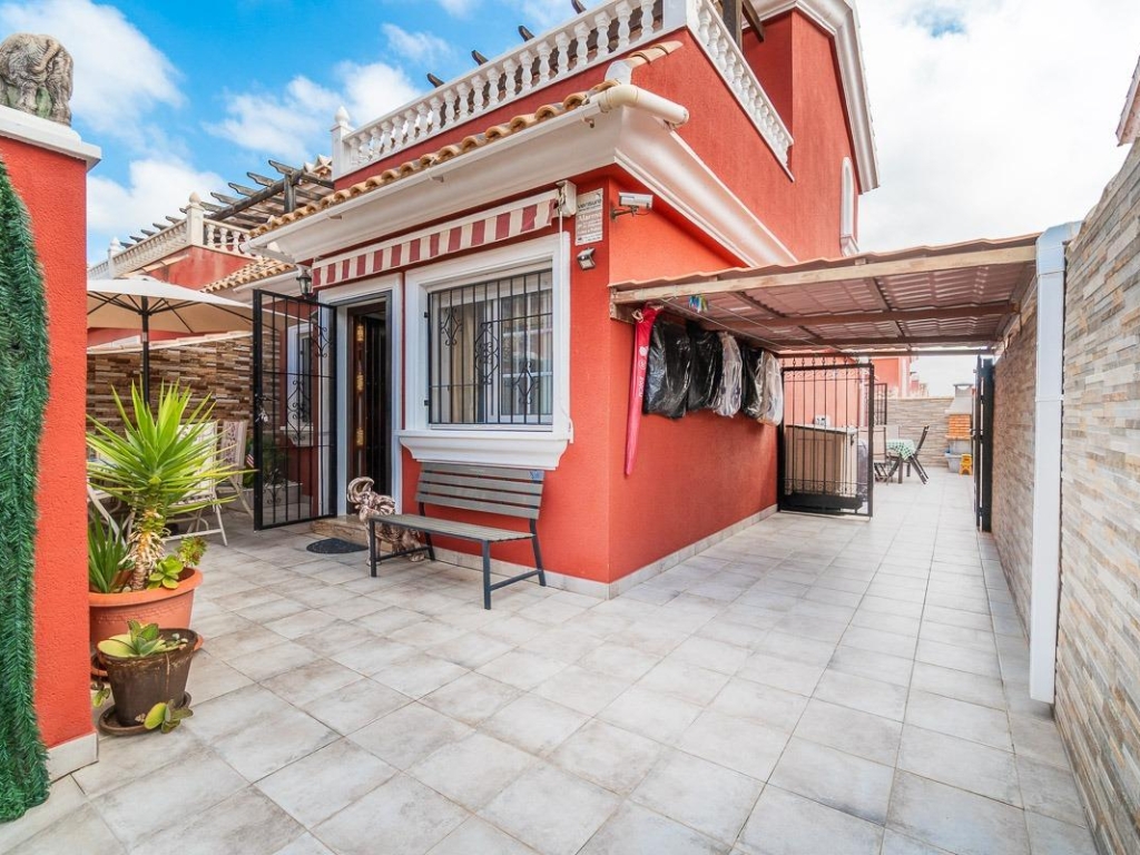 3 Bedroom 2 Bathroom Terraced house in Villamartin