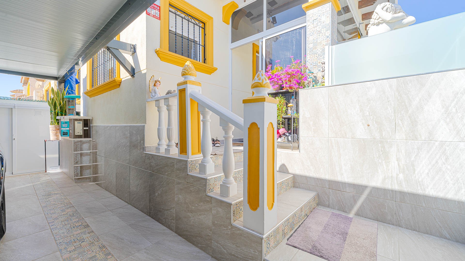 For sale - 2 Bedroom 1 Bathroom Adosado in Punta Prima - Punta Prima  - Alicante