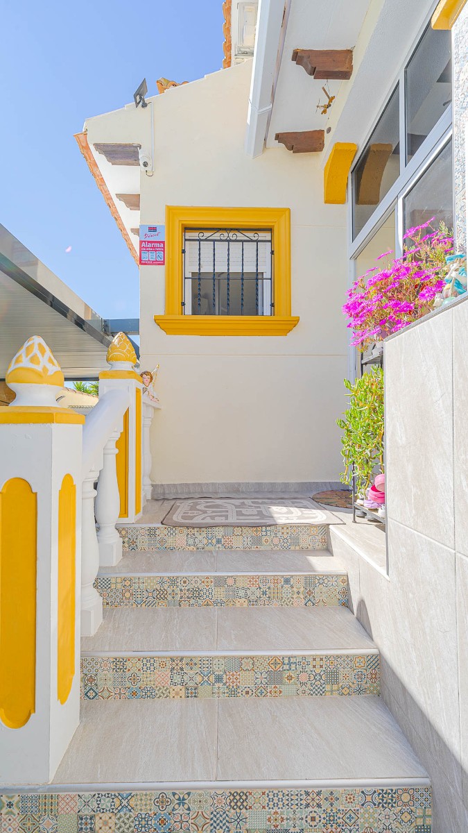 For sale - 2 Bedroom 1 Bathroom Adosado in Punta Prima - Punta Prima  - Alicante