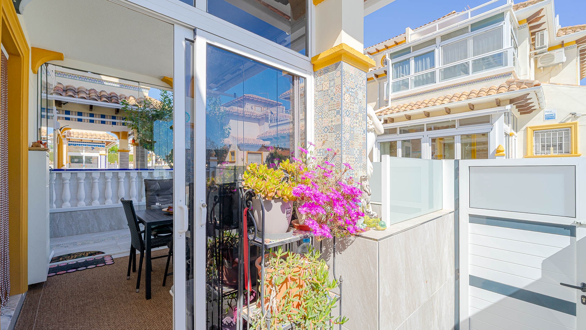 For sale - 2 Bedroom 1 Bathroom Adosado in Punta Prima - Punta Prima  - Alicante