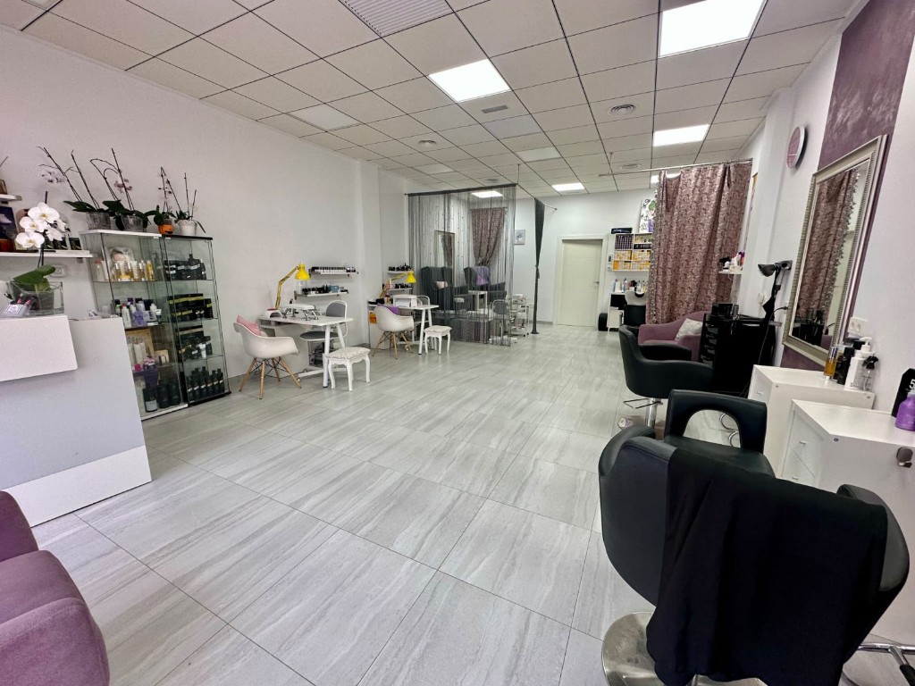 For sale - Commercial in La Zenia - La Zenia  - Alicante