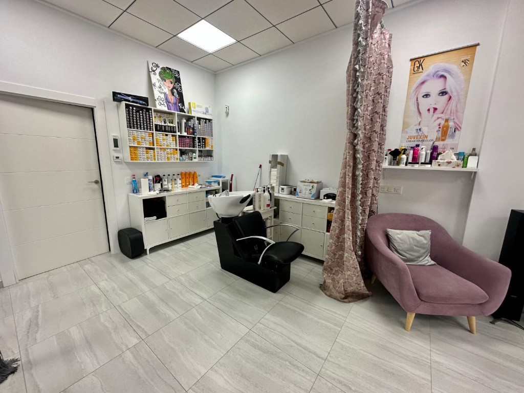 For sale - Commercial in La Zenia - La Zenia  - Alicante