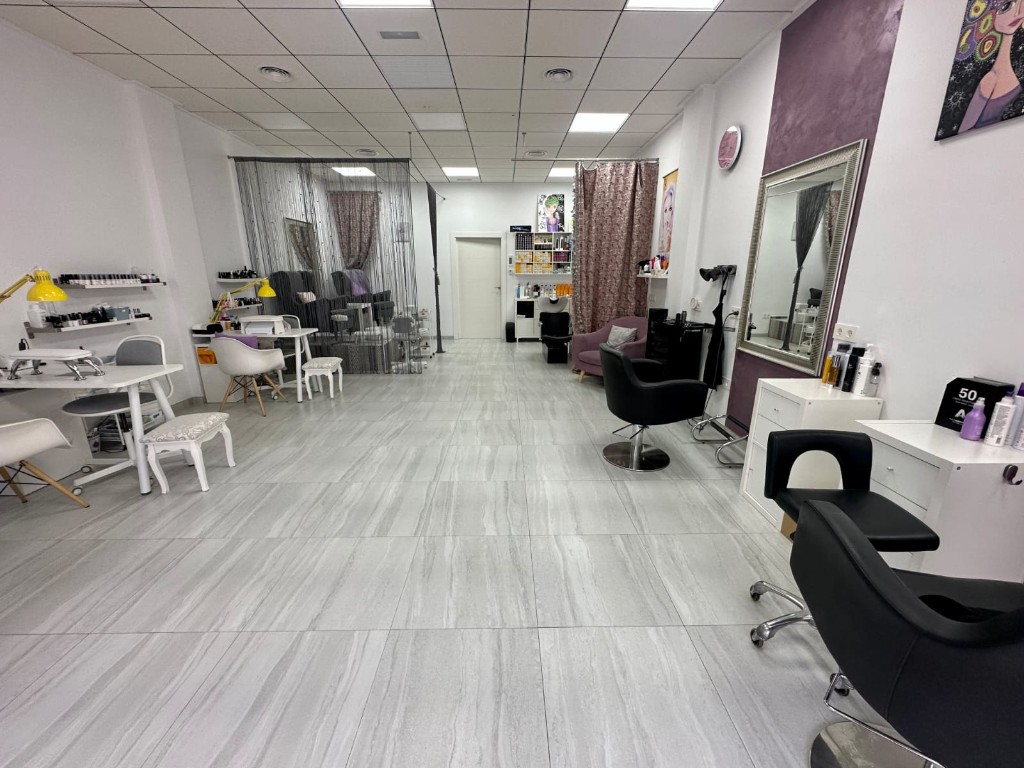 For sale - Commercial in La Zenia - La Zenia  - Alicante