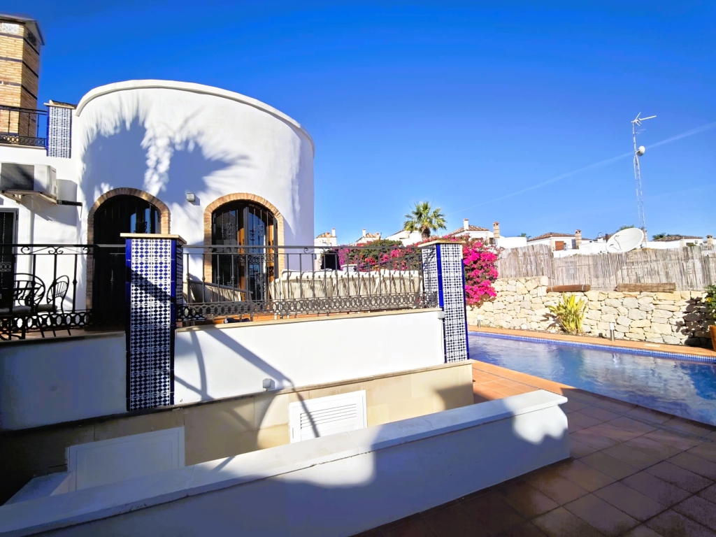4 Bedroom 3 Bathroom Villa in Algorfa