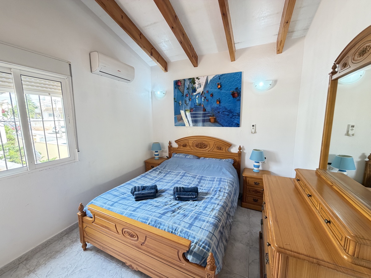 For sale - 4 Bedroom 3 Bathroom Villa in Villamartin - , Villamartin, Alicante, Spain - Alicante