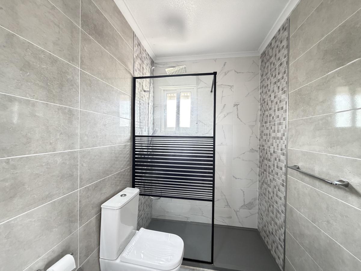 For sale - 4 Bedroom 3 Bathroom Villa in Villamartin - , Villamartin, Alicante, Spain - Alicante