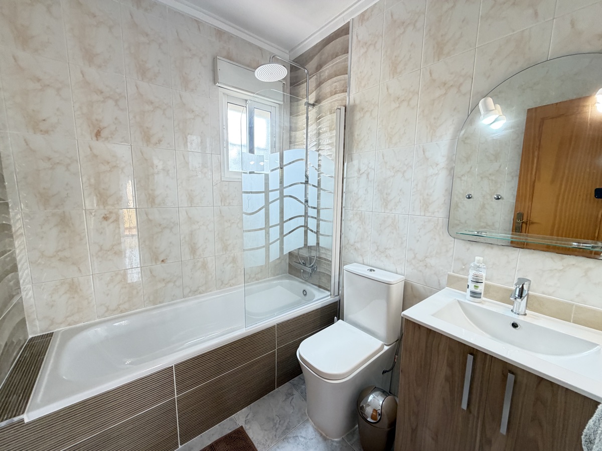 For sale - 4 Bedroom 3 Bathroom Villa in Villamartin - , Villamartin, Alicante, Spain - Alicante