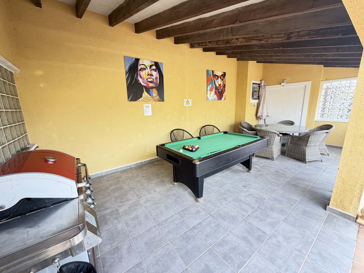 For sale - 4 Bedroom 3 Bathroom Villa in Villamartin - , Villamartin, Alicante, Spain - Alicante
