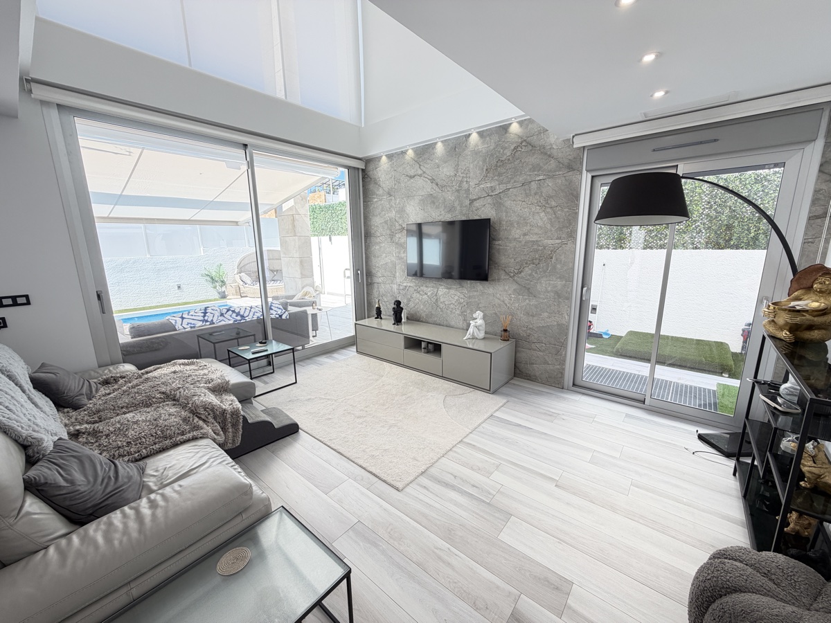For sale - 4 Bedroom 4 Bathroom Villa in Lomas De Cabo Roig - , Lomas De Cabo Roig, Alicante, Spain - Alicante