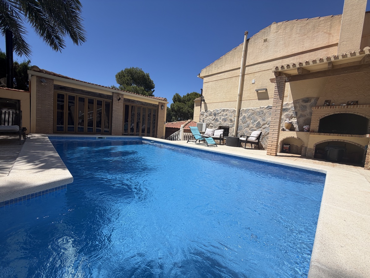 For sale - 4 Bedroom 3 Bathroom Villa in Los Balcones - , Los Balcones, Alicante, Spain - Alicante