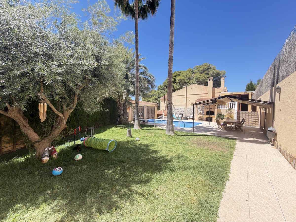 For sale - 4 Bedroom 3 Bathroom Villa in Los Balcones - , Los Balcones, Alicante, Spain - Alicante
