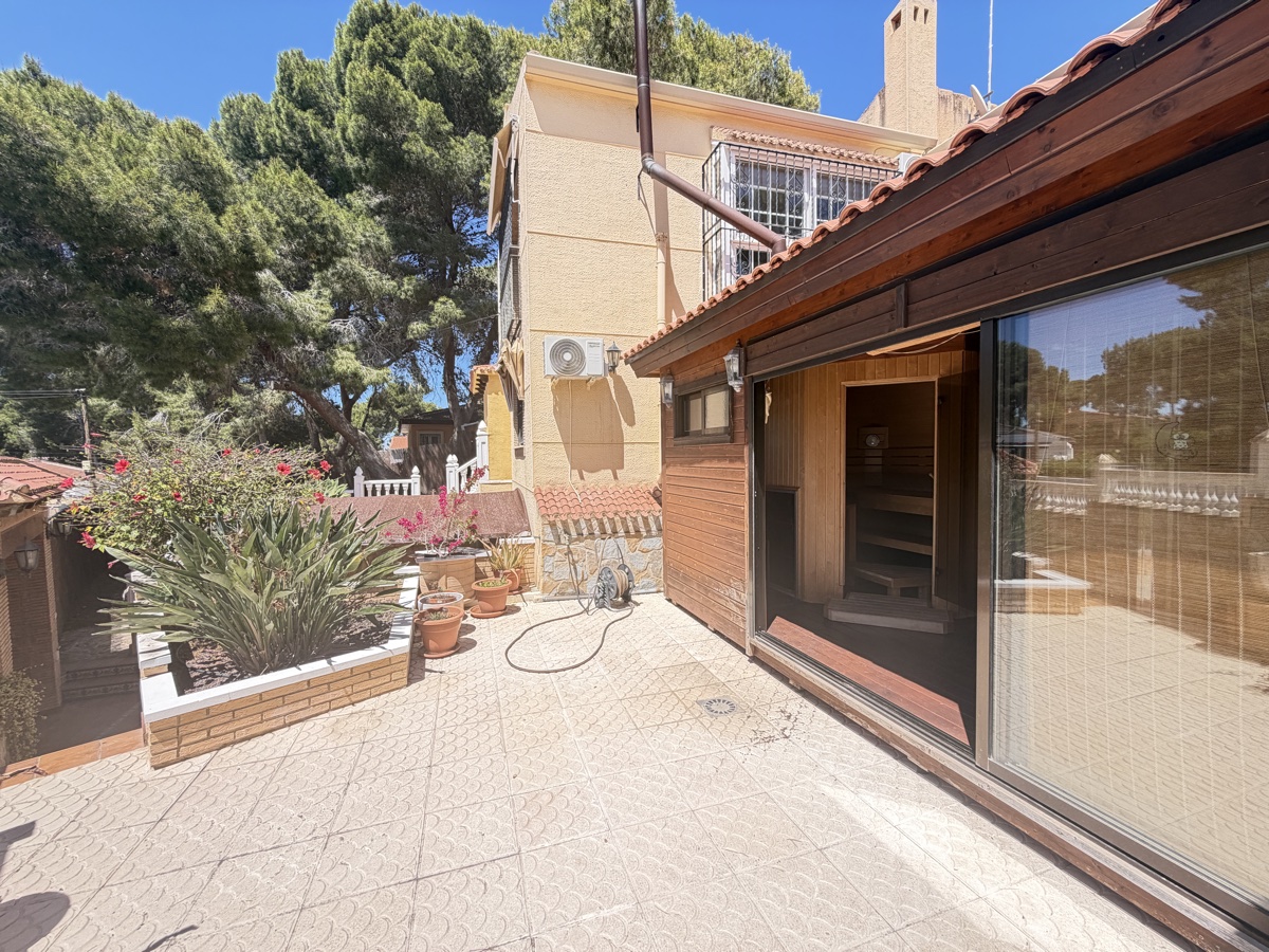 For sale - 4 Bedroom 3 Bathroom Villa in Los Balcones - , Los Balcones, Alicante, Spain - Alicante