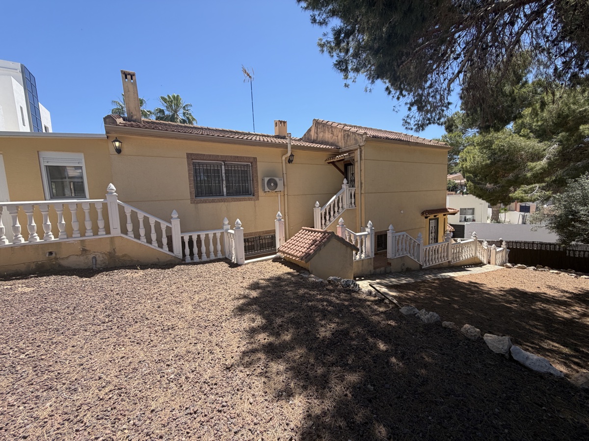 For sale - 4 Bedroom 3 Bathroom Villa in Los Balcones - , Los Balcones, Alicante, Spain - Alicante