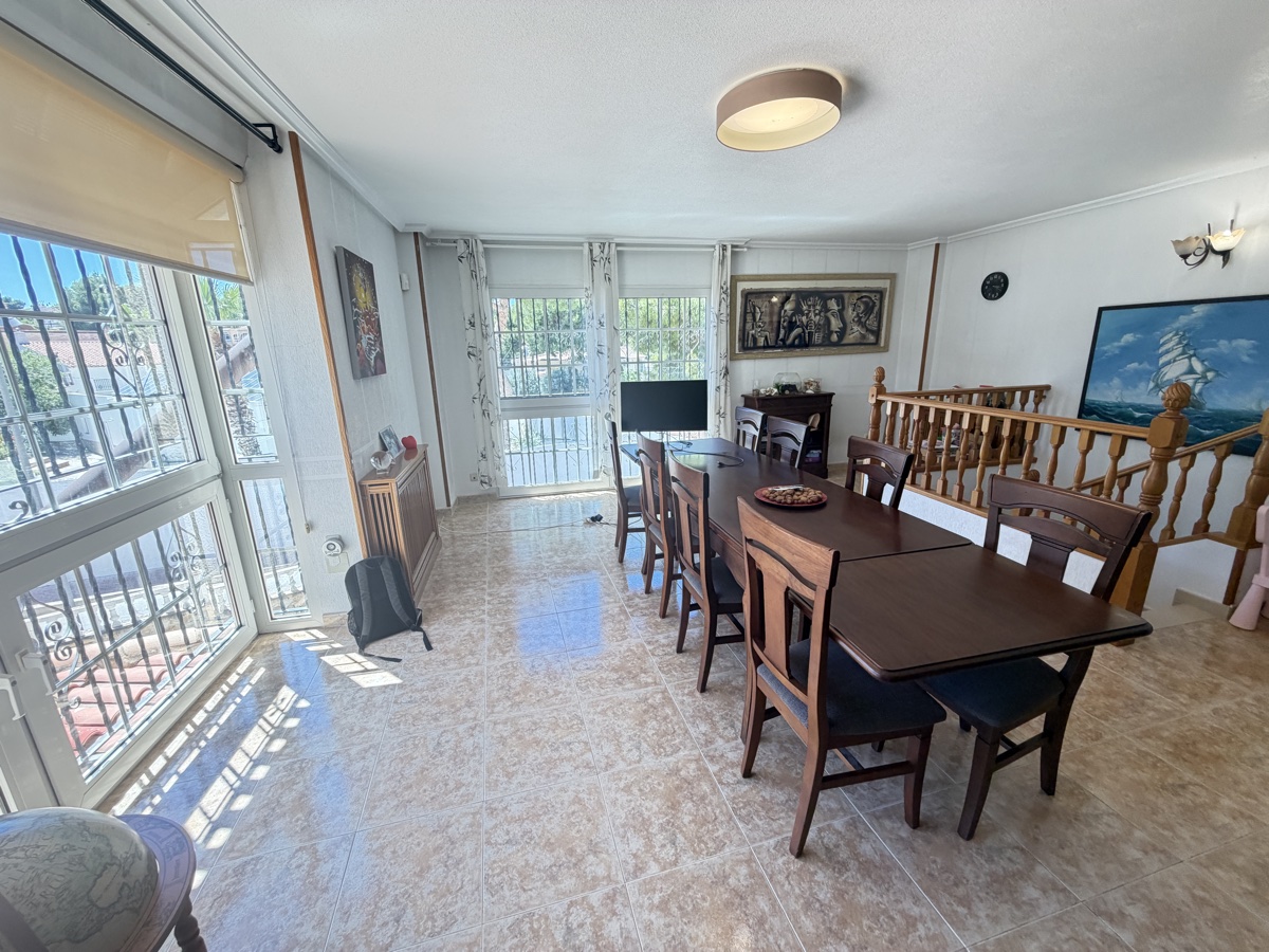 For sale - 4 Bedroom 3 Bathroom Villa in Los Balcones - , Los Balcones, Alicante, Spain - Alicante