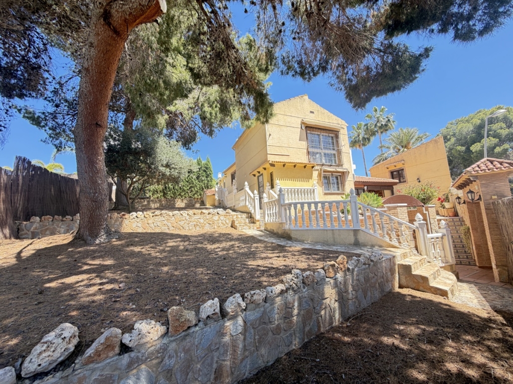 4 Bedroom 3 Bathroom Villa in Los Balcones