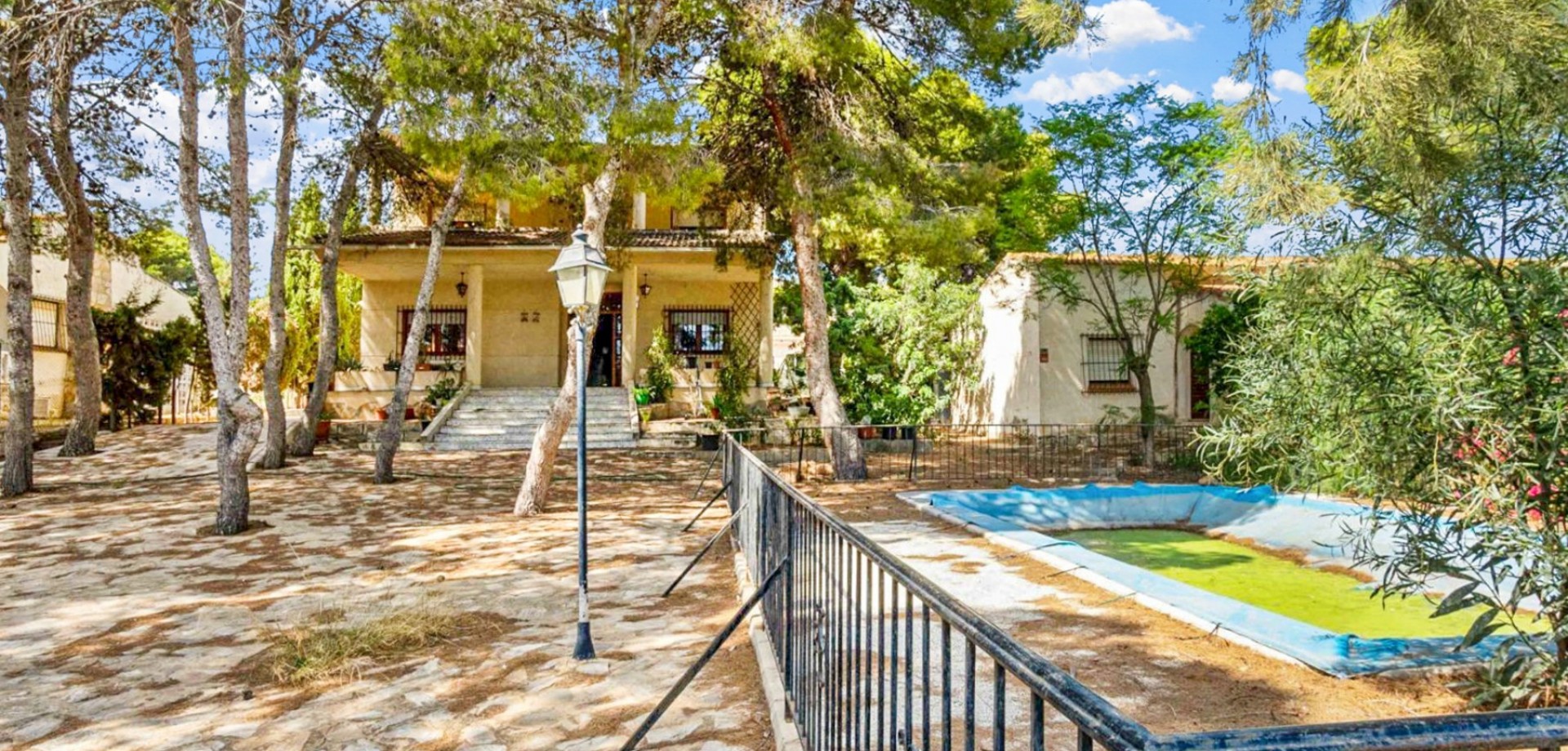 For sale - 8 Bedroom 4 Bathroom Detached Villa in Torrevieja - Los Balcones - Los Altos del Edén  - Costa Blanca (Alicante)