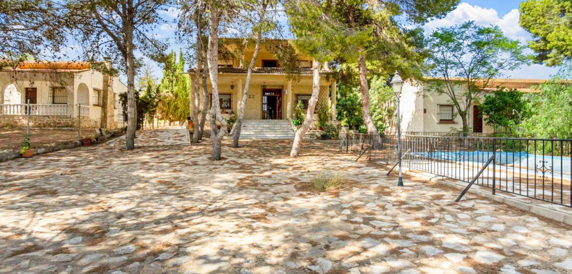For sale - 8 Bedroom 4 Bathroom Detached Villa in Torrevieja - Los Balcones - Los Altos del Edén  - Costa Blanca (Alicante)