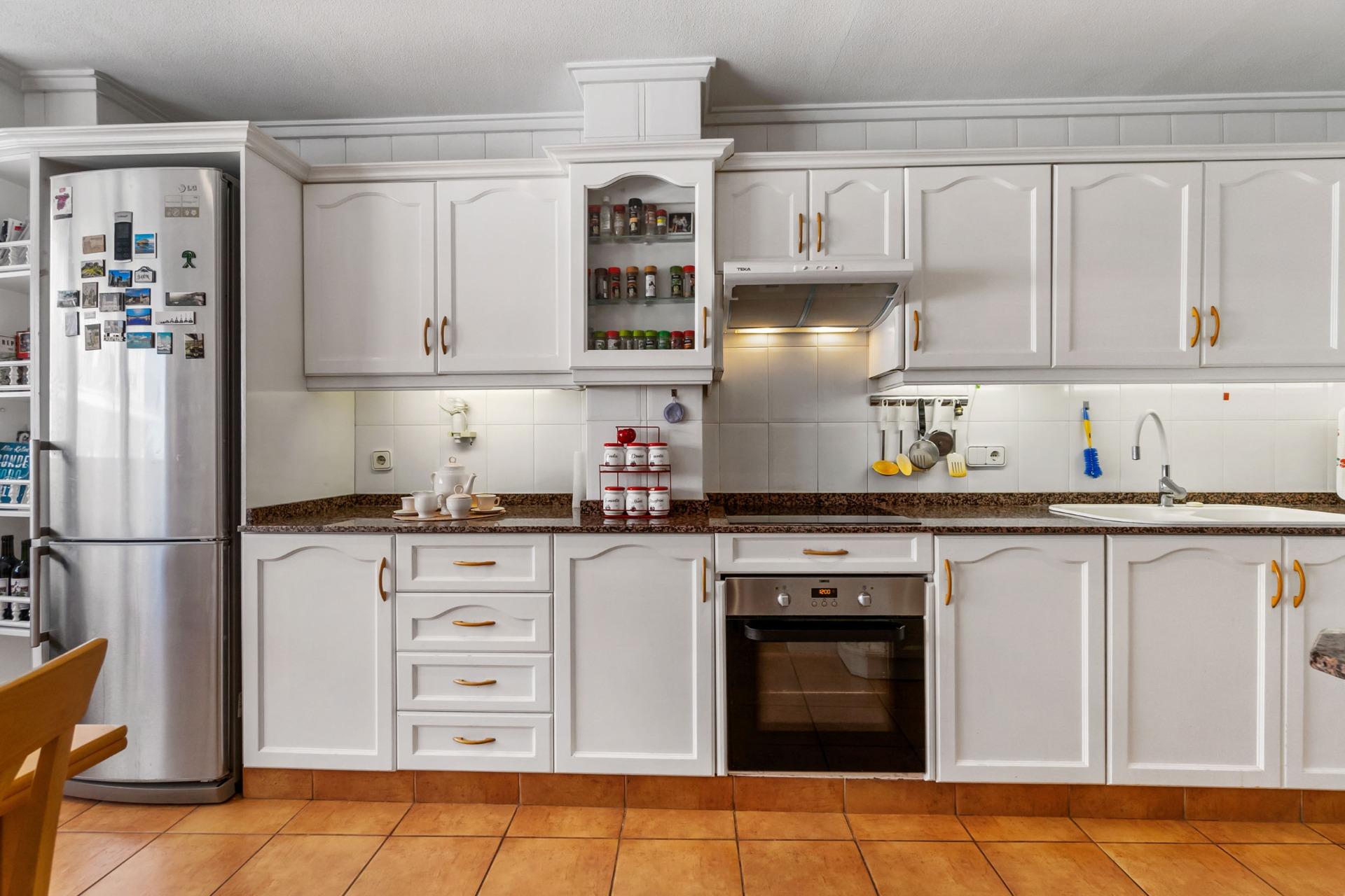 For sale - 4 Bedroom 2 Bathroom Apartment in Torrevieja - Centro - Muelle Pesquero  - Alicante