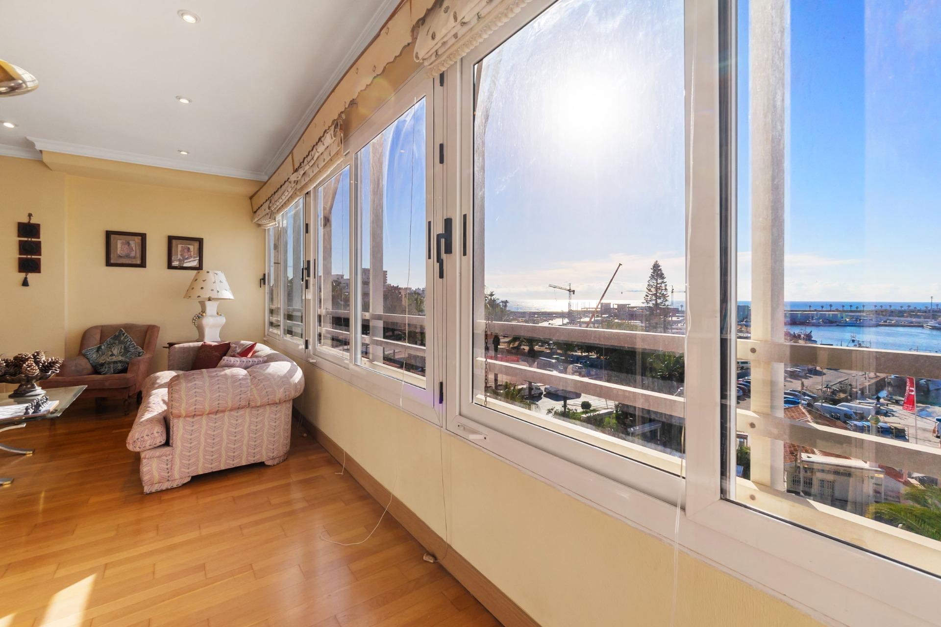 For sale - 4 Bedroom 2 Bathroom Apartment in Torrevieja - Centro - Muelle Pesquero  - Alicante