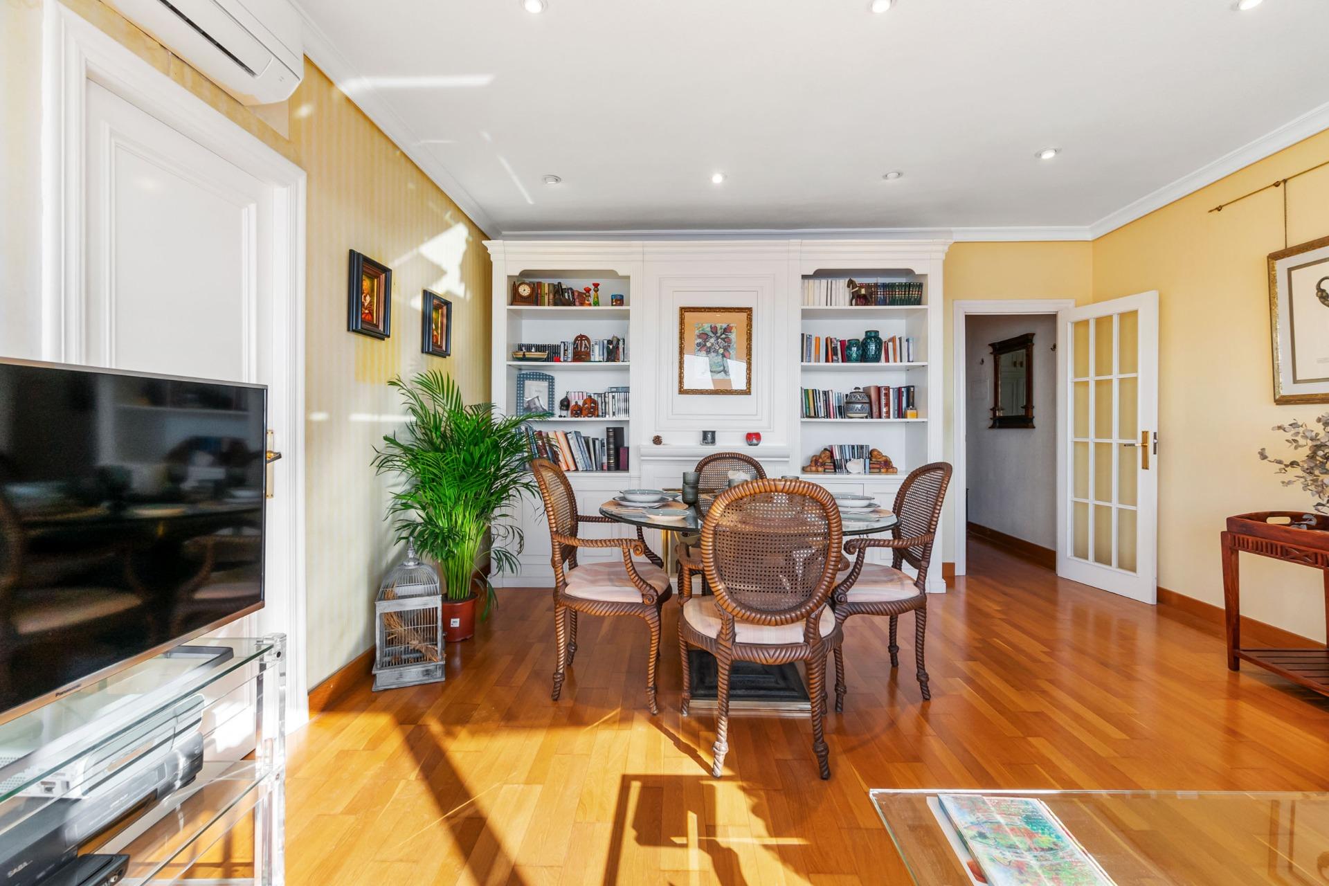 For sale - 4 Bedroom 2 Bathroom Apartment in Torrevieja - Centro - Muelle Pesquero  - Alicante