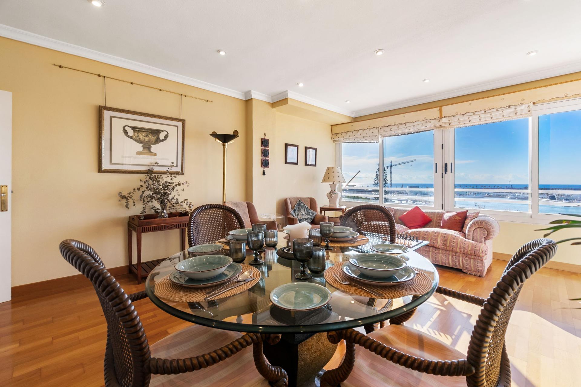 For sale - 4 Bedroom 2 Bathroom Apartment in Torrevieja - Centro - Muelle Pesquero  - Alicante