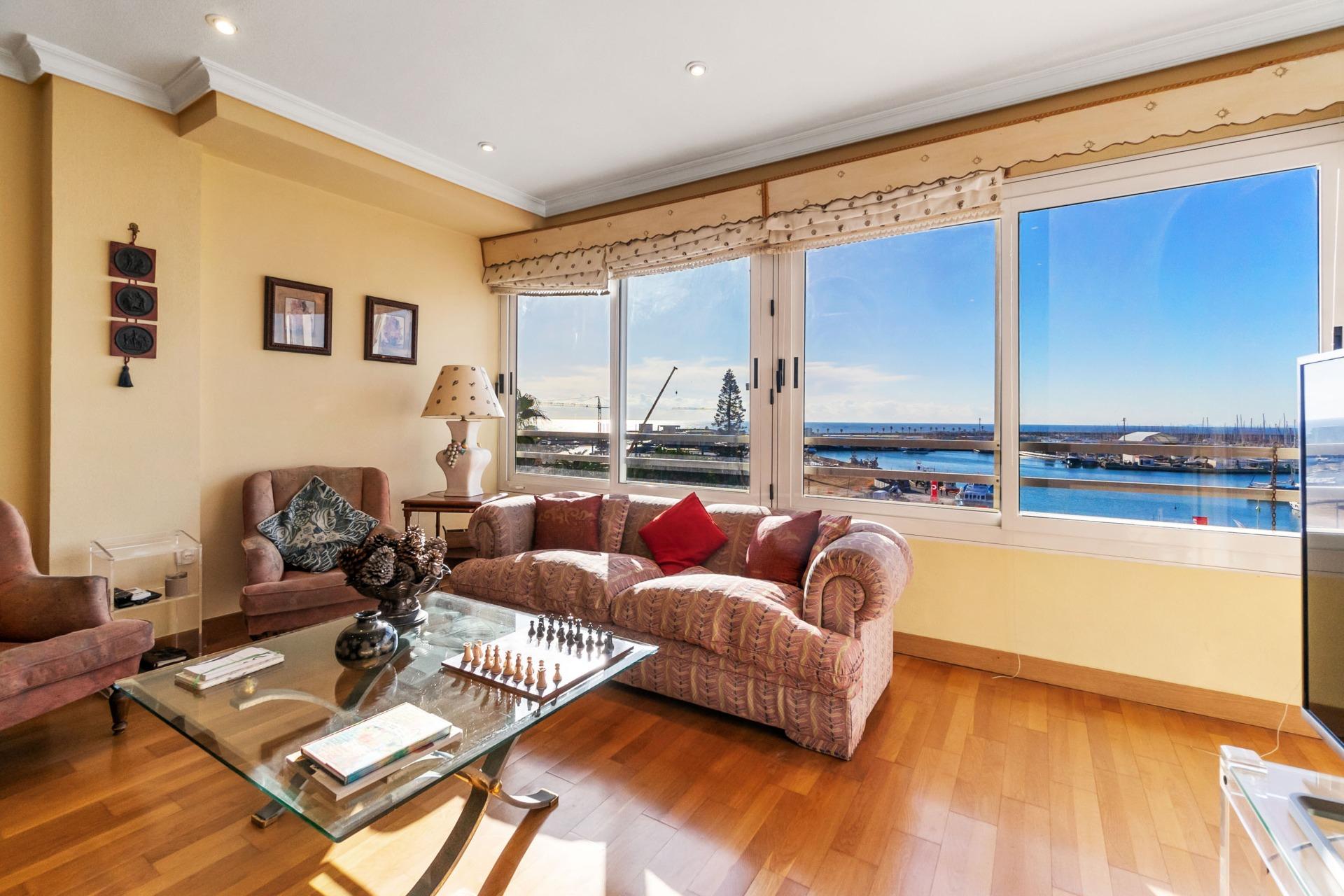 For sale - 4 Bedroom 2 Bathroom Apartment in Torrevieja - Centro - Muelle Pesquero  - Alicante