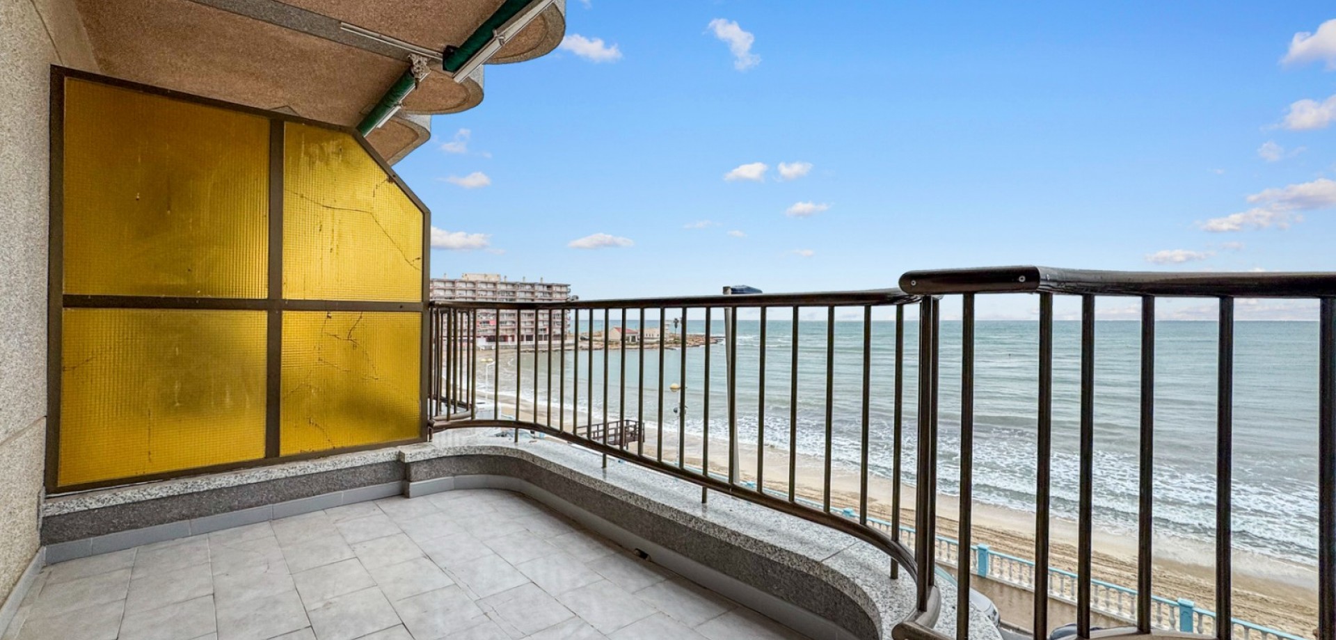 For sale - 3 Bedroom 2 Bathroom Apartment in Torrevieja - Playa de los Locos  - Costa Blanca (Alicante)