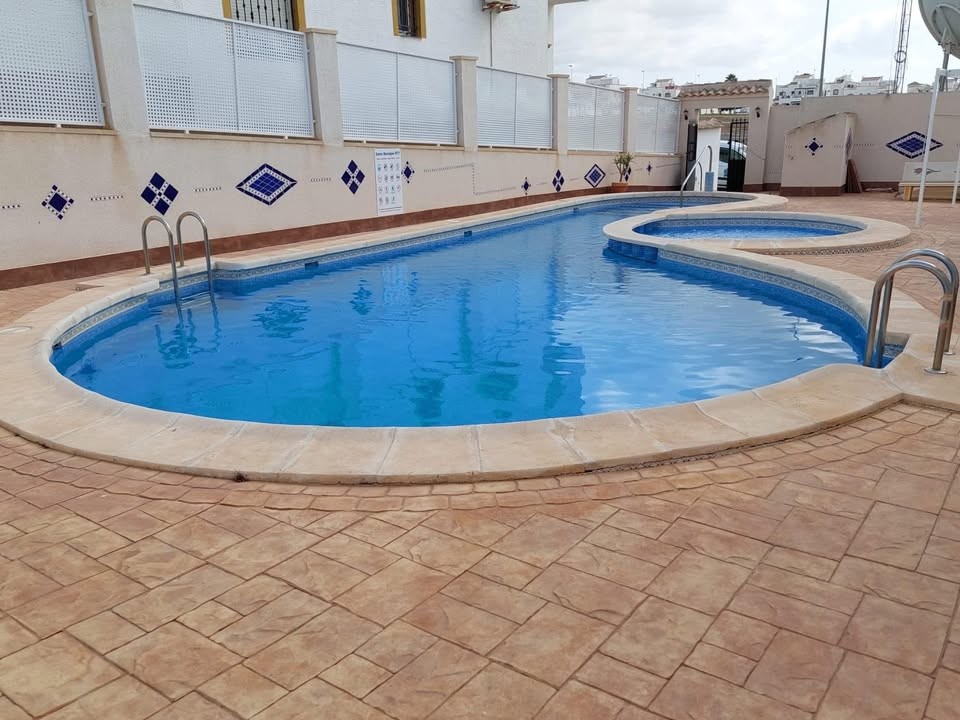 For sale - 2 Bedroom 1 Bathroom Apartment in Los Montesinos - Entre Naranjos Vistabella  - Alicante