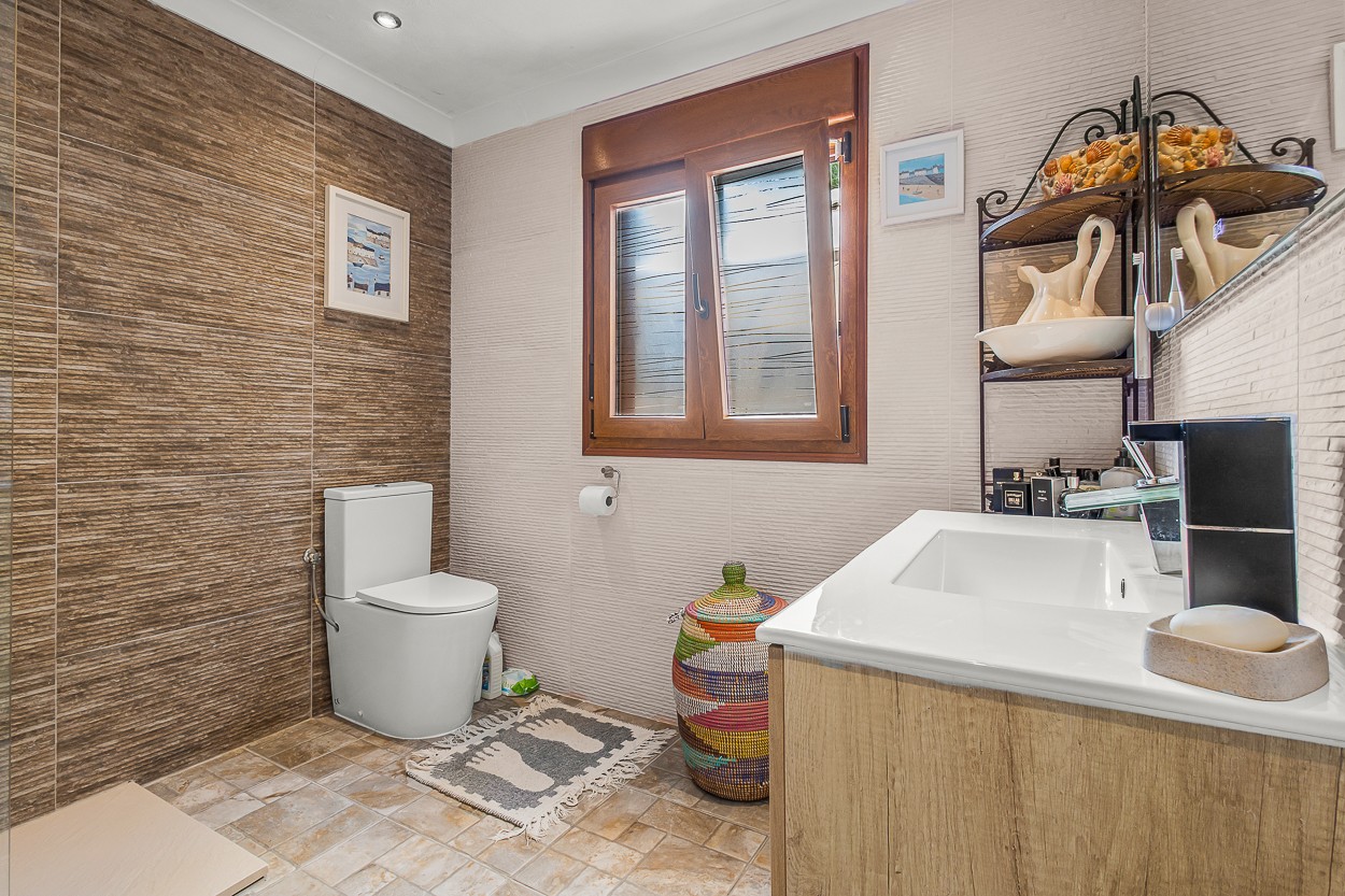 For sale - 4 Bedroom 2 Bathroom Country Property/Finca in Torremendo - Torremendo  - Alicante