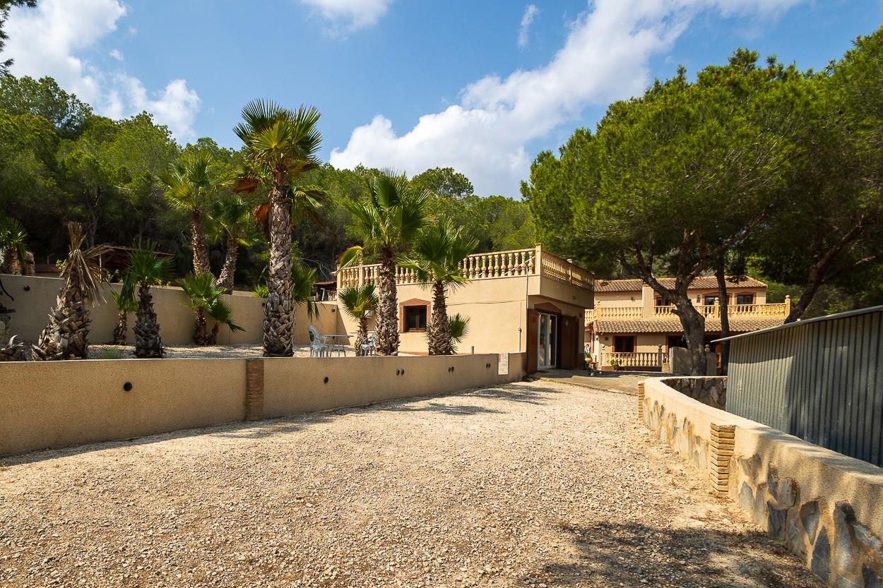 For sale - 4 Bedroom 2 Bathroom Country Property/Finca in Torremendo - Torremendo  - Alicante