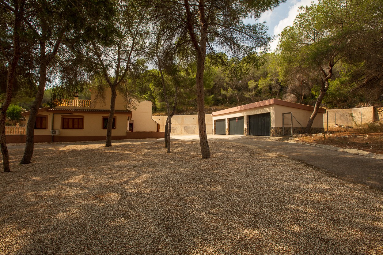 For sale - 4 Bedroom 2 Bathroom Country Property/Finca in Torremendo - Torremendo  - Alicante