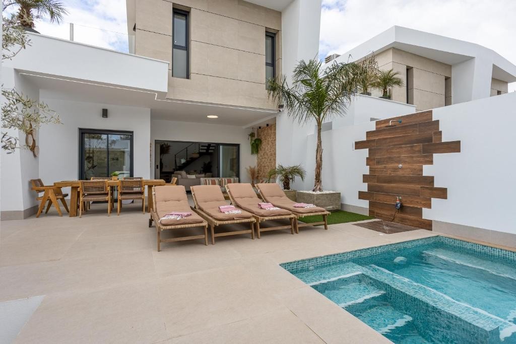 For sale - 3 Bedroom 2 Bathroom Detached Villa in Dolores - Dolores  - Alicante